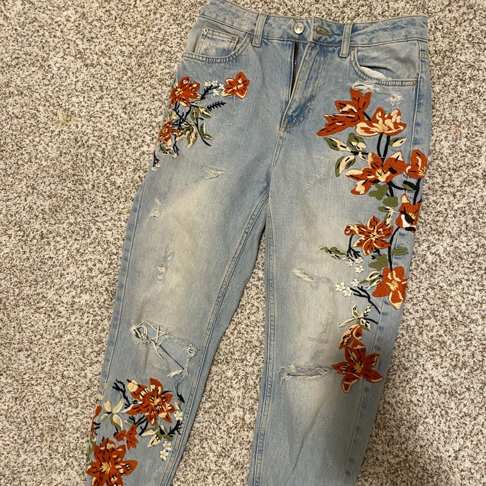 Embroidered Floral Lightwash Jeans Topshop
